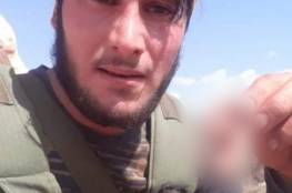 قطعوا أذنه أمام الكاميرات ..مسلحون موالون لتركيا يمثلون بجثة طيار سوري في إدلب 