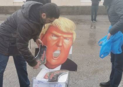شاهد.. عماّن: مظاهرات أمام السفارة الأمريكية وفي مخيم الحسين للتنديد بصفقة ترامب