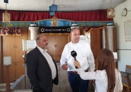 منصور عباس يزور رئيس بلدية اللد ويثير غضب فلسطينيي الداخل المحتل