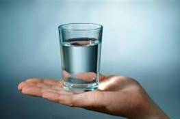 كم كوب ماء يجب أن نشرب يوميا؟