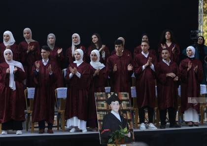"التربية" تكرّم أوائل الثانوية العامة في الضفة وغزة.. اشتية: لن نغيّر حرفا واحدا من منهاجنا