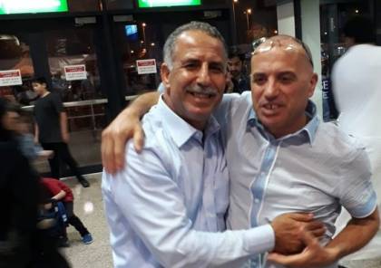 فيديو.. مطار دبي يجمع شقيقين من غزة بعد فراق 34 عاما