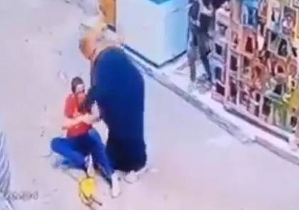 مصر: سيدة تنقذ نجلها من الموت بأعجوبة ويشاهدها ملايين المتابعين (فيديو)
