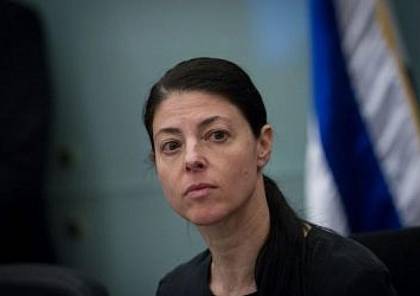 هآرتس تهاجم رئيسة حزب العمل الإسرائيلي: قدمت لنتنياهو الحكم على طبق من فضة 