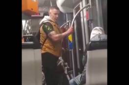 ضرب بوحشية..ألمانيا: اعتداء رجل عنصري على فتى سوري في القطار يثير الغضب (فيديو)