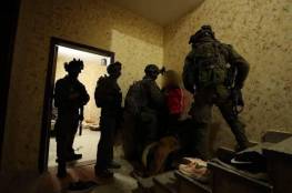 الاحتلال يعتقل 5 مواطنين خلال مداهمات في الضفة الغربية