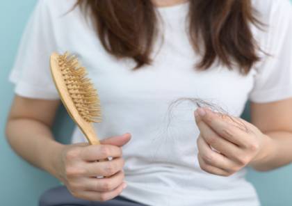 علاج التساقط.. الكشف عمّا يساعد في زيادة نمو الشعر