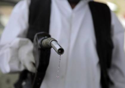 في حادثة نادرة وغريبة.. طفل يمني يمشي على البنزين ويغمى عليه إن نفد! (صورة)