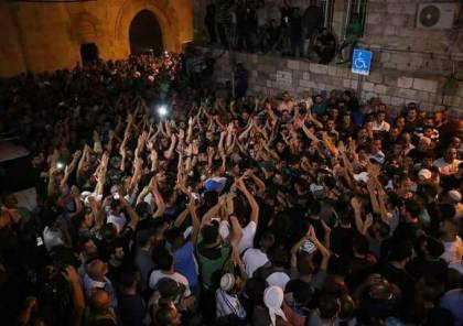 بالفيديو .. فلسطينيون يحتفلون بإزالة الاحتلال للبوابات الحديدية والكاميرات في باب الأسباط 