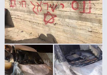 مستوطنون يحرقون مركبتين ويخطون شعارات عنصرية شمال رام الله