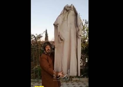 مزارع سعودي يوثق فيديو لتجمد ثوبه من شدة البرودة (فيديو)