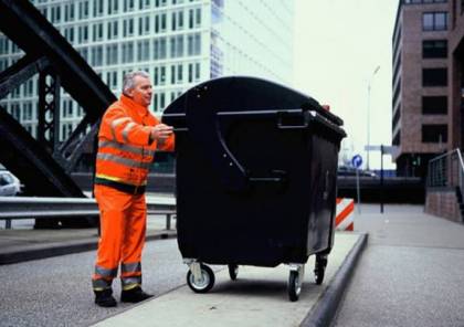 عمال يعثرون على مواد غريبة بصناديق القمامة بألمانيا