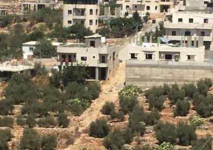 الاحتلال يخطر بوقف العمل في مسجد و9 منازل ومنشأتين غرب بيت لحم