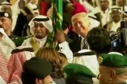 فيديو.. ترامب يرقص "العرضة" مع العاهل السعودي 