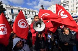  آلاف التونسيين يتظاهرون ضد الرئيس قيس سعيد (صور وفيديوهات)