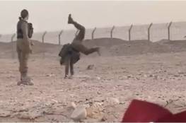 شاهد الفيديو : مجندات إسرائيليات يرقصن مع جنود مصريين