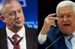 صحفي اسرائيلي يكشف عن هدية الرئيس عباس لغانتس خلال لقاءهما في تل أبيب