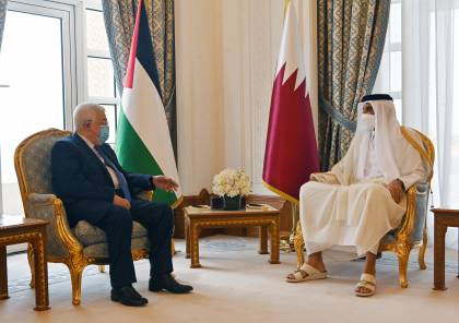 الرئيس عباس يجتمع مع أمير قطر