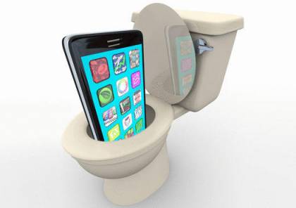 هاتفك الجوال يحمل بكتيريا أكثر من المراحيض