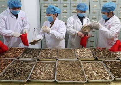 مسؤول صيني : عشرات الآلاف تعافوا من "كورونا" بفضل الطب الصيني التقليدي