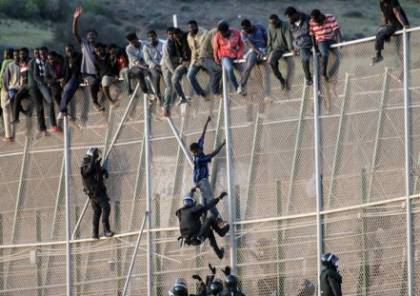صور ..وفاة 18 مهاجرا اثناء محاولة حوالي 2000 مهاجر القفز على سياج مليلية ودخول المدينة بالقوة