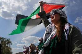 التايمز: مدير مدرسة بريطانية يعتذر لوصفه العلم الفلسطيني بأنه “دعوة للسلاح”