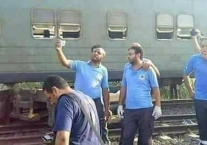 مصر تعاقب مسعفين التقطوا صور "سلفي" قرب حادث القطارين