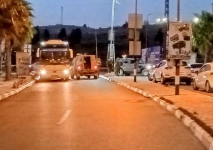 جيش الاحتلال يغلق مداخل بلدة ترمسعيا ويحتجز مئات المركبات