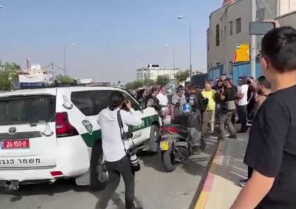 قوات الاحتلال تعتدي على المشاركين في بيت عزاء الشهيدة شيرين أبو عاقلة (فيديو)