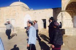 سابقة خطيرة.. صور: مستوطنون يصعدون إلى صحن مسجد الصخرة في الأقصى