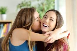 دراسة: وجود الأخت يجعلك أكثر سعادة