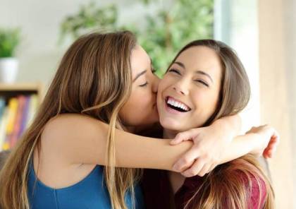 دراسة: وجود الأخت يجعلك أكثر سعادة