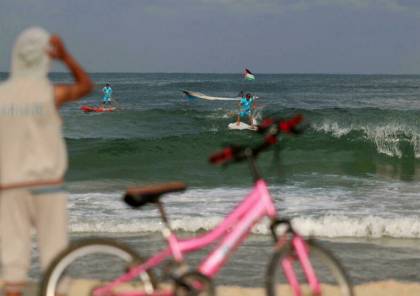 أول مسابقة للتجذيف بمشاركة فلسطينيات على شواطئ غزة