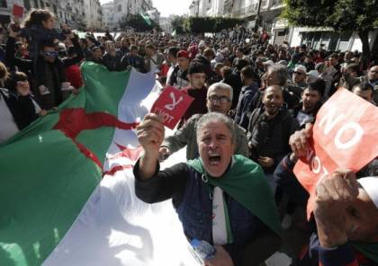 تظاهرات بالجزائر احتجاجا على الرئيس الجديد.. "الانتخاب مزور ورئيسكم لن يحكمنا"