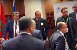 شاهد ماذا فعل نواب مغاربة عندما حضر وزير الحرب الإسرائيلي السابق جلسة لهم