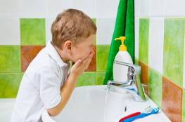 خبيرة: النظافة المفرطة تؤذي الأطفال