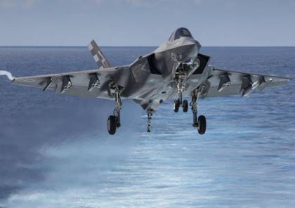 "إف - 35" تتزود بالوقود في الجو... صور