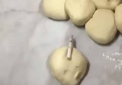 فيديو.. سيجارة عامل مخبز بالسعودية تثير جدلاً !