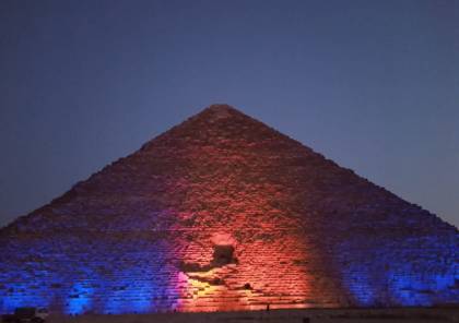 مصر: إضاءة الهرم الأكبر وقلعة محمد علي بالأزرق والبرتقالي بمناسبة "اليوم العالمي للكبد" (صور)