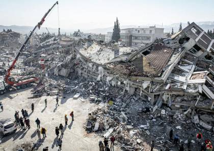 ارتفاع حصيلة الضحايا الفلسطينيين جراء الزلزال المدمر إلى 100