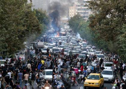 إيران: حجب شبكات تواصل اجتماعي وعشرات القتلى في الاحتجاجات