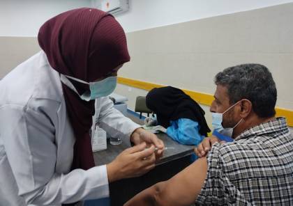 "نقابات العمال" تفتح نقطة تطعيم "مؤقتة" للمواطنين والعمال بمقرها الرئيس بغزة