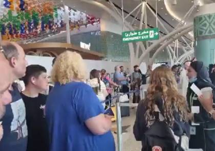 السعودية.. تفاعل كبير مع أول فيديو لمجموعة من الإسرائيليين في مطار جدة
