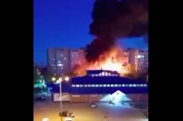 مقتل شخصين في تحطم طائرة عسكرية على مبنى في روسيا (صور وفيديو)