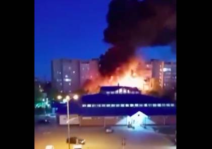 مقتل شخصين في تحطم طائرة عسكرية على مبنى في روسيا (صور وفيديو)