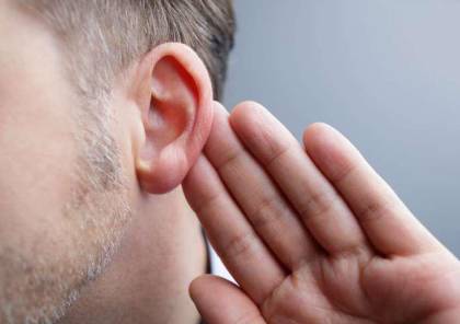 ضعف السمع في منتصف العمر يزيد مخاطر الإصابة بالخرف