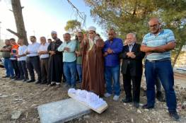 مقدسيون يعيدون دفن رفات موتى بعد أن جرفها الاحتلال
