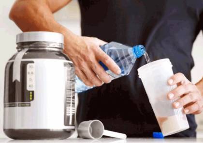 مخاطر كبيرة لتناول مشروبات البروتين لبناء العضلات