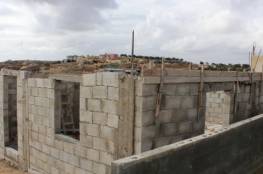 الاحتلال يخطر بوقف البناء في سبعة منازل ومجلس قروي جنوب الخليل