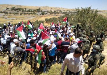 الاحتلال يقمع فعالية سلمية ضد الاستيطان في سفوح جبل عيبال شمال نابلس